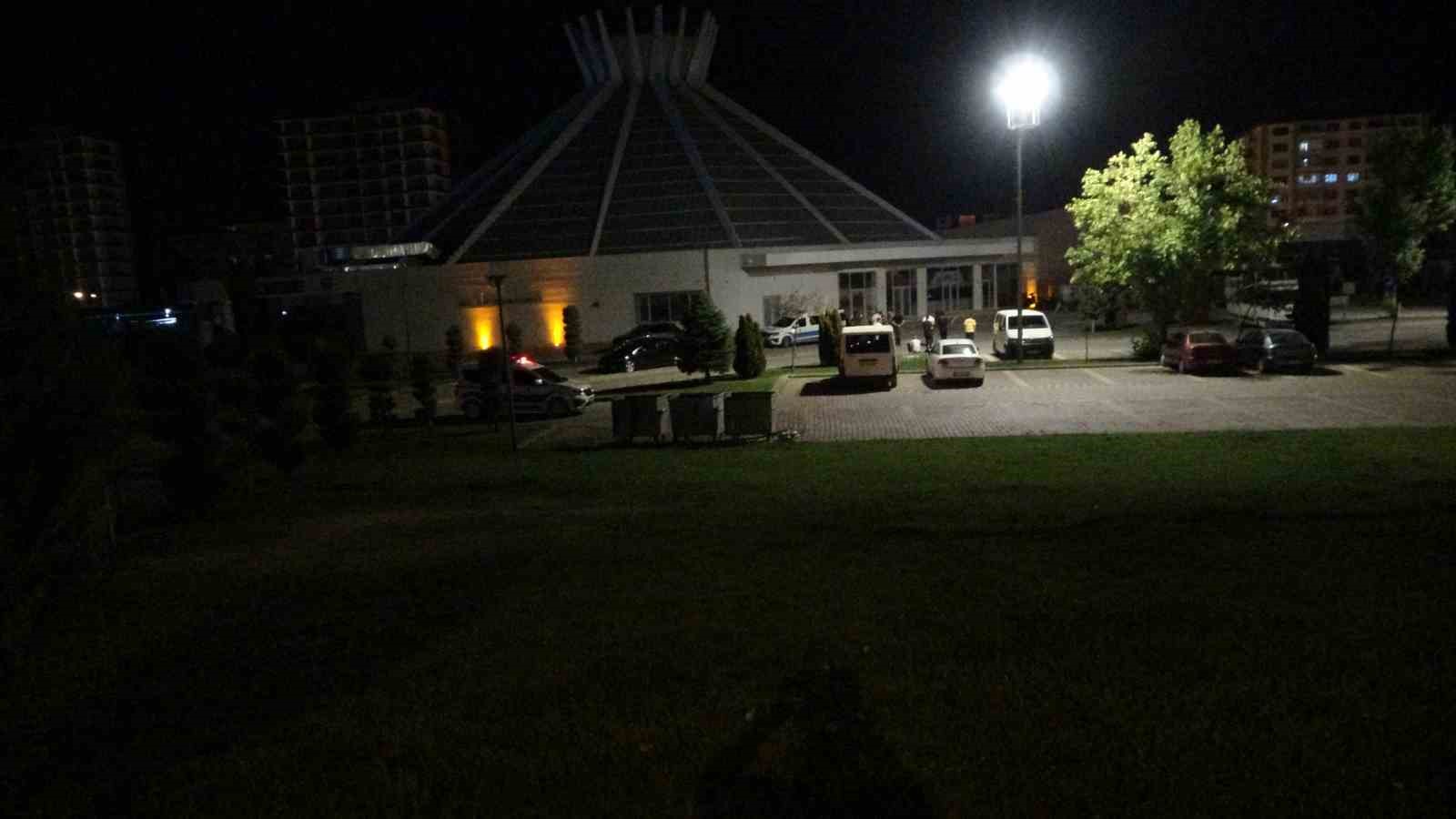 Malatya&rsquo;da bı&ccedil;aklı kavga: 1 yaralı
