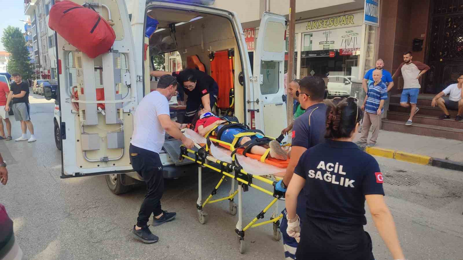 Keşan’da motosiklet yayaya çarptı, 2 kişi yaralandı