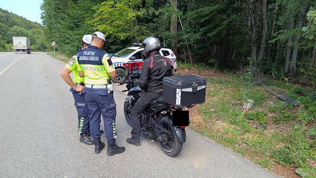 Kırklareli’nde trafik denetimi: 166 araç ve sürücüye işlem yapıldı
