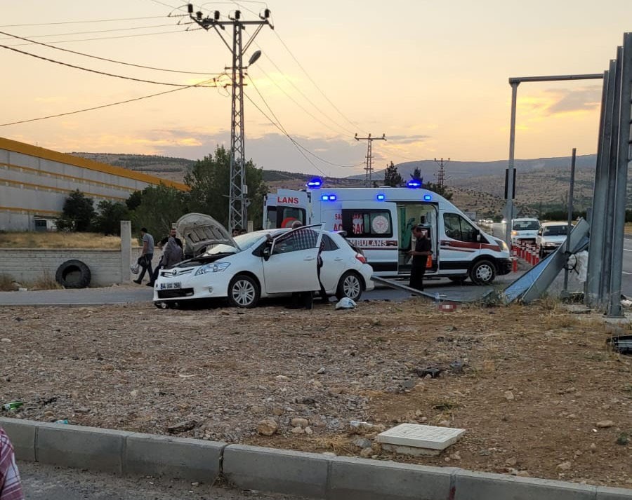 Malatya’da iki otomobil çarpıştı: 1 ölü, 2 yaralı