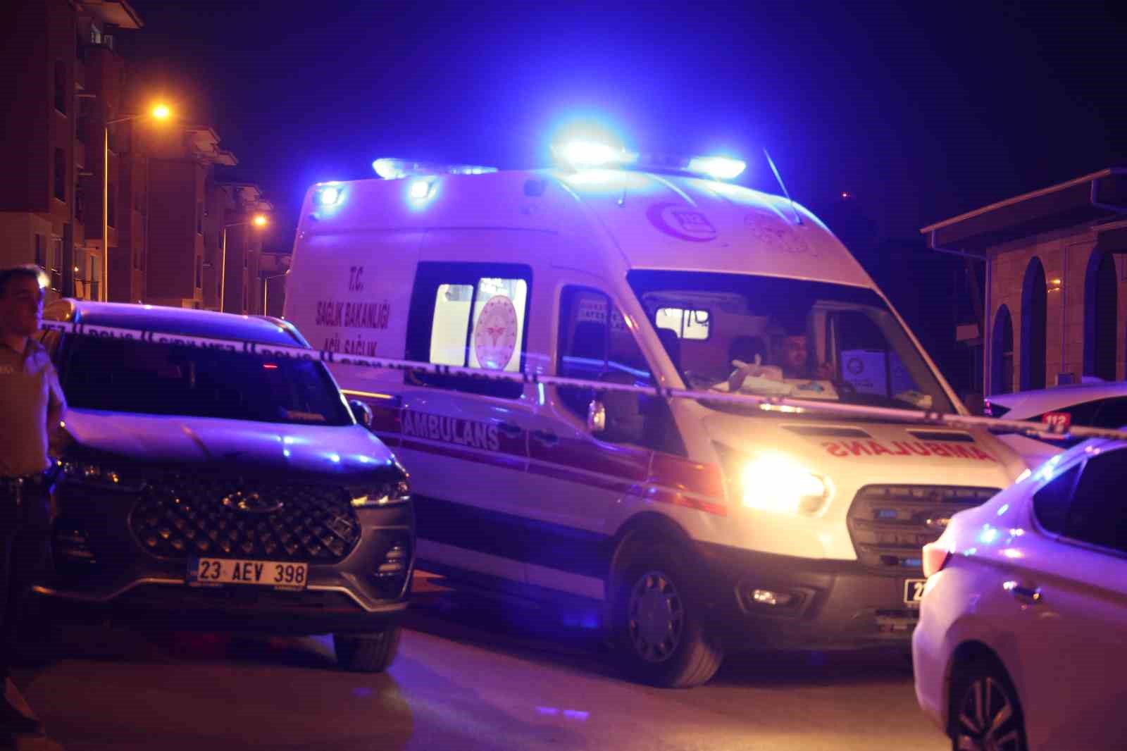 Elazığ&rsquo;da iki aile arasında bı&ccedil;aklı kavga : 3 yaralı
