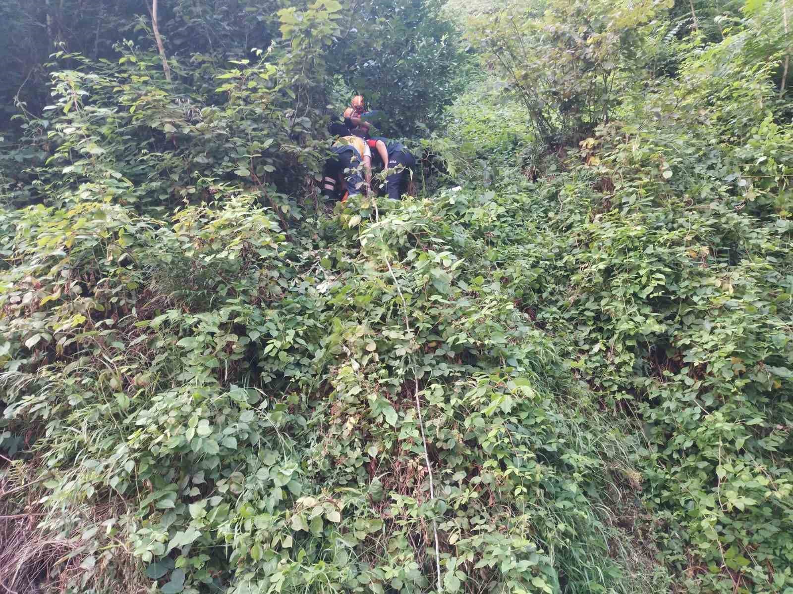 Arazide yaralanarak mahsur kalan kadın, AFAD tarafından kurtarıldı