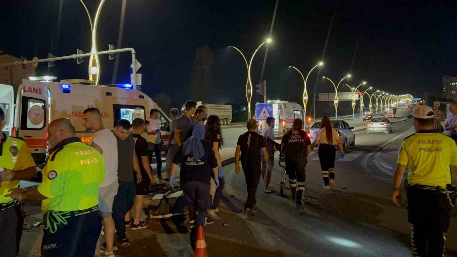 Ankara’da ters yöne giren otomobil, motosiklete böyle çarptı: 2 yaralı