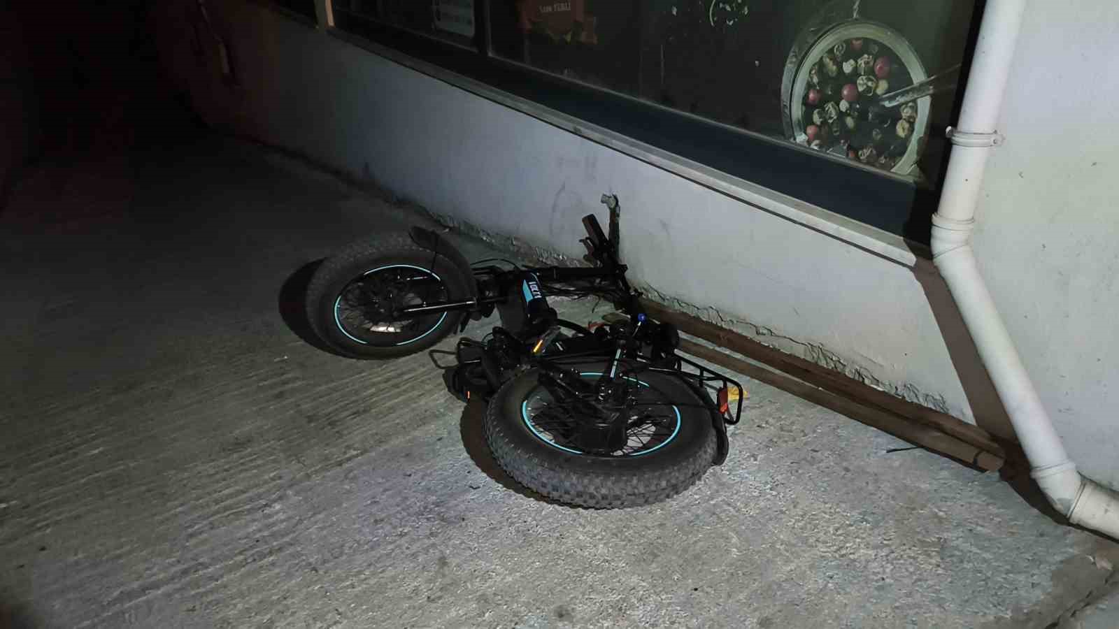 Elektrikli bisiklet ile motosiklet &ccedil;arpıştı: 1 ağır yaralı
