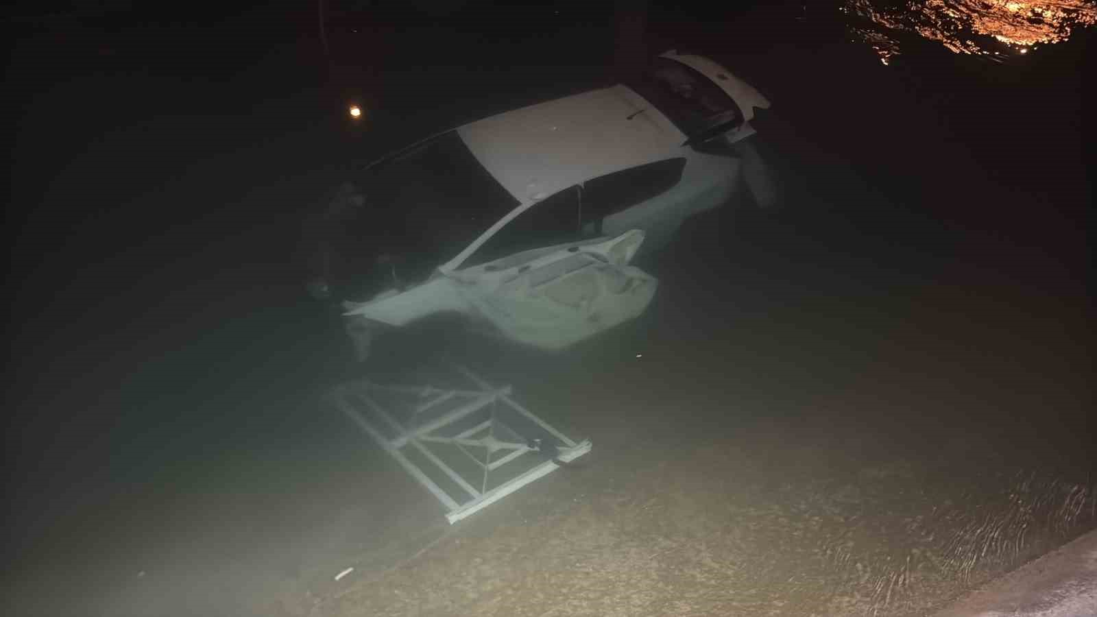 Adana’da otomobil sulama kanalına düştü: 3 yaralı