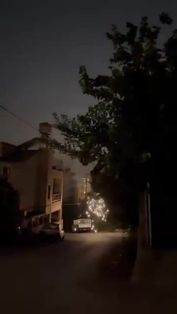 Sıcak havanın etkisiyle patlama yaşanan elektrik telleri korkuttu