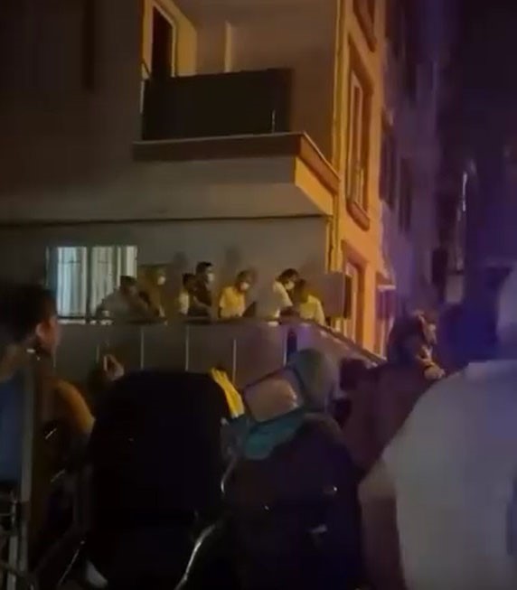 Beylikd&uuml;z&uuml;&rsquo;nde apartmanda b&ouml;cek ila&ccedil;lamasından bir kişi etkilendi
