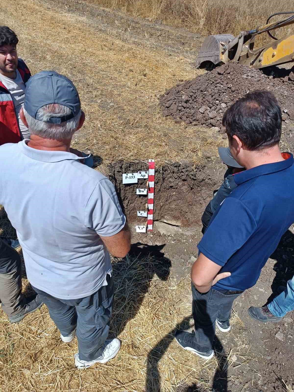 K&uuml;tahya&rsquo;da toprak sağlığı i&ccedil;in &ouml;nemli &ccedil;alışma
