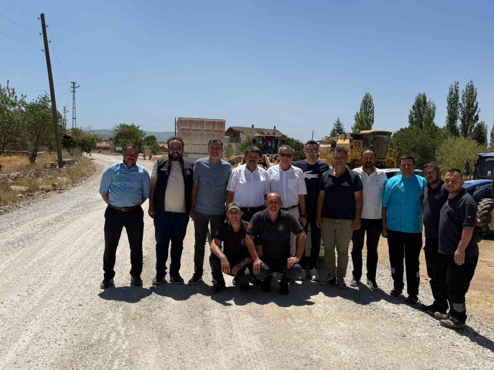 Kütahya İl Özel İdaresi’nden yol çalışması