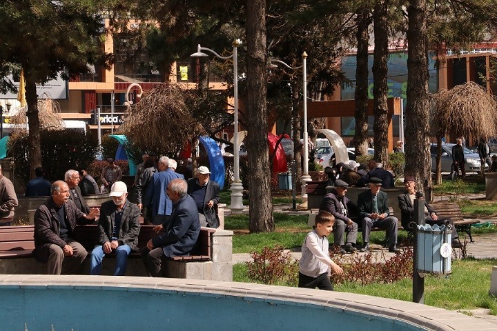 Erzincan&rsquo;da termometreler 39 dereceyi g&ouml;rd&uuml;; sokaklar boş kaldı
