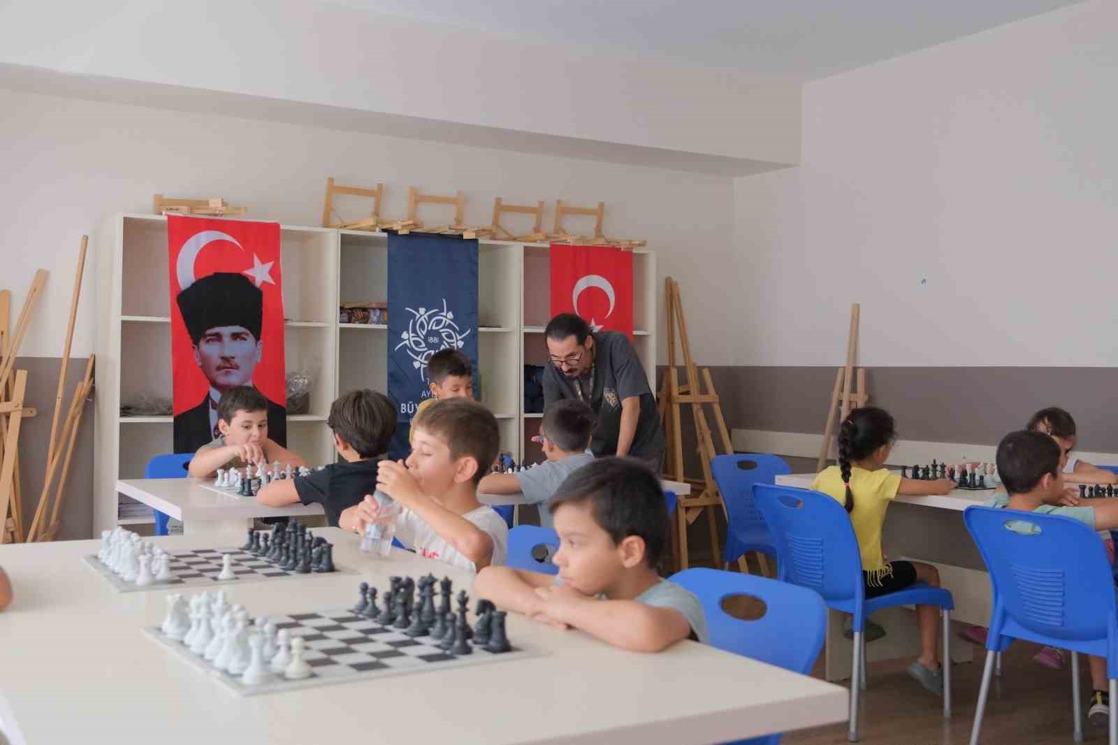Aydın’da çocuklar satrançla düşünmeyi öğreniyor