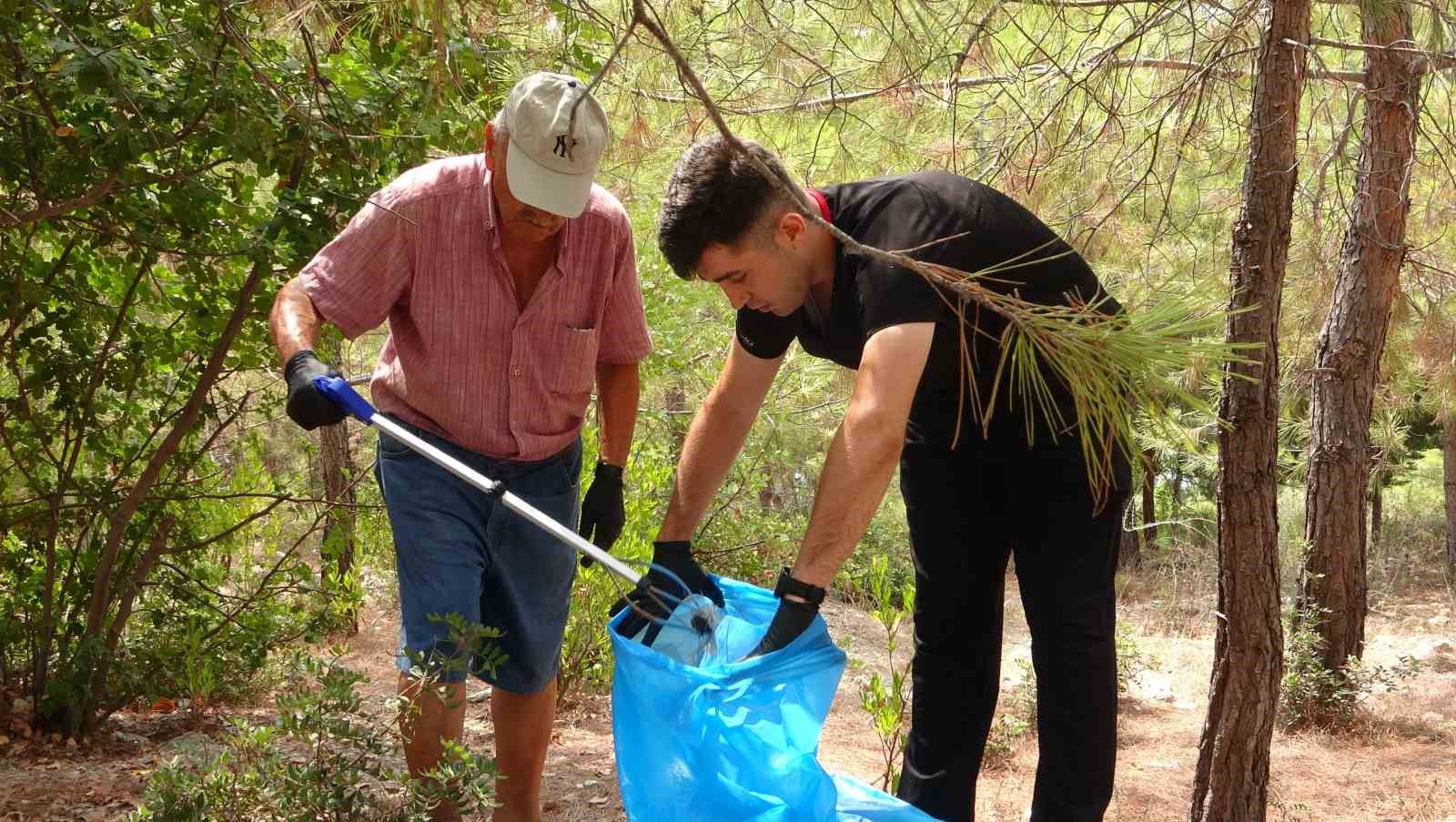 Mersin’de yaşlı bakım merkezi sakinlerinden orman yangınlarına karşı örnek davranış
