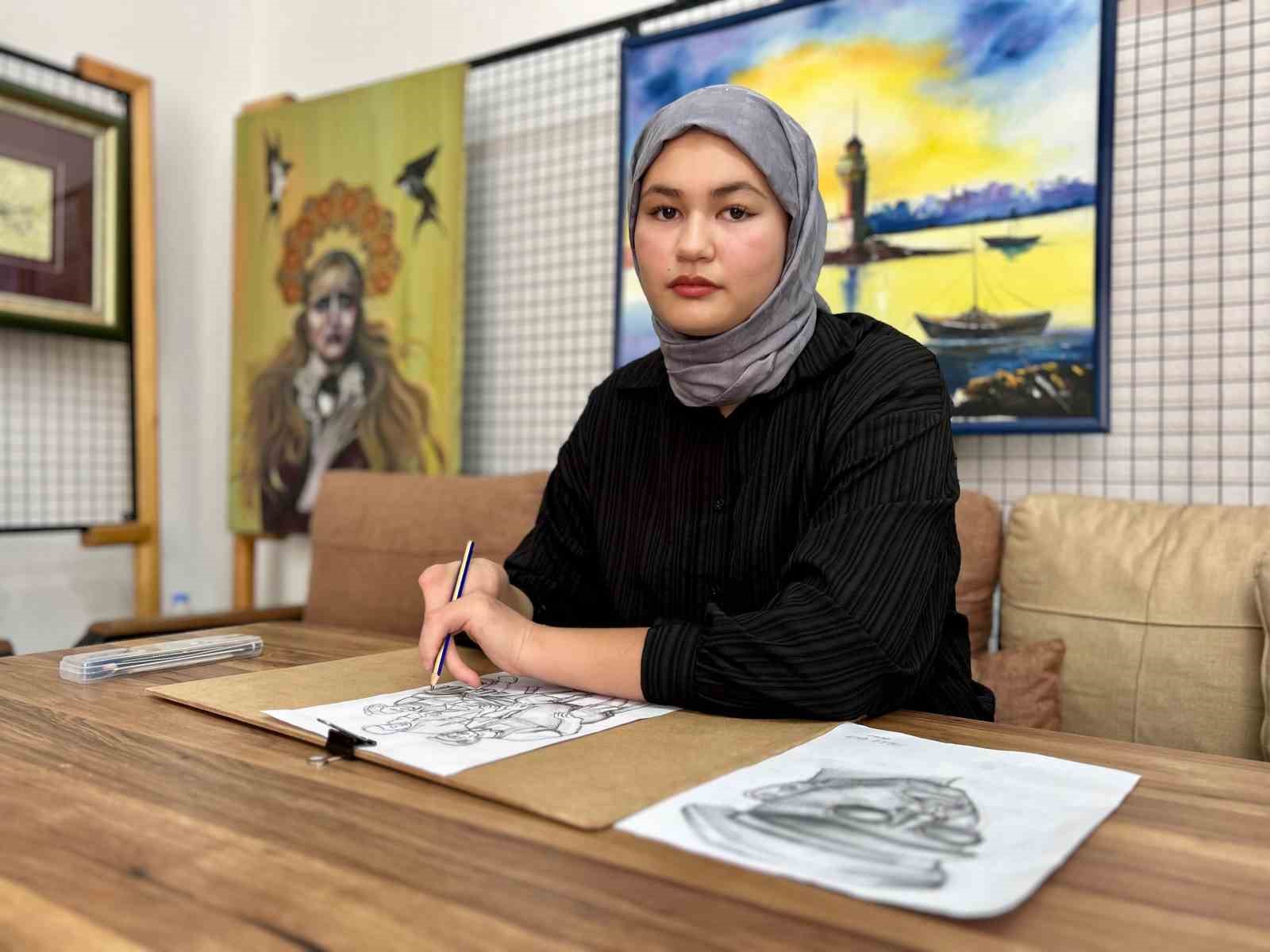 Vanlı Melek engelleri resim sanatıyla aştı