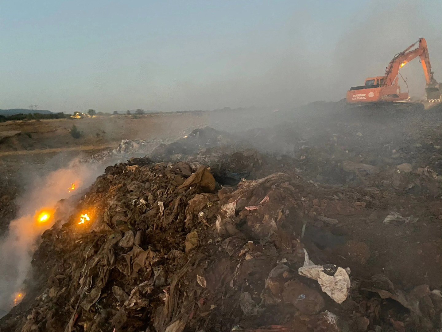 Çöplük yangını Tavas Belediyesi ve ormancıların çabaları sonucu söndürüldü