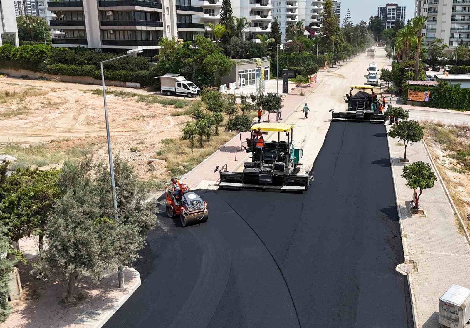 Mersinde bozuk yollar tek tek yenileniyor
