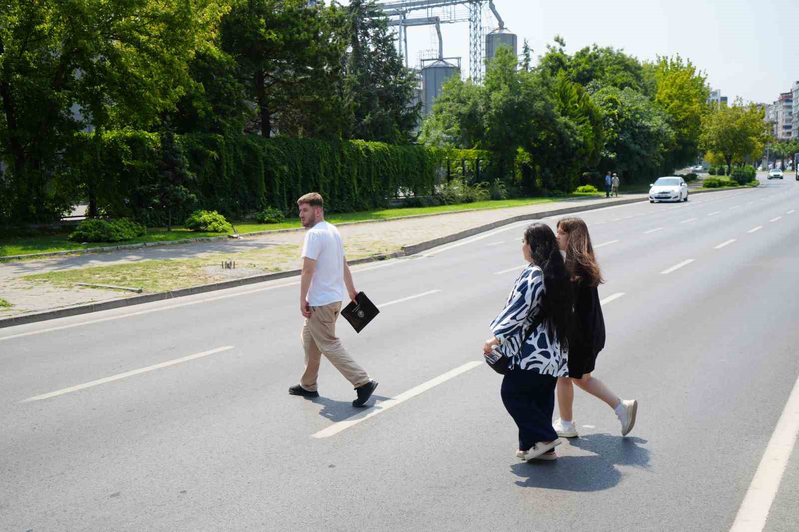 Yayaların ölümle burun buruna geçiş yarışı