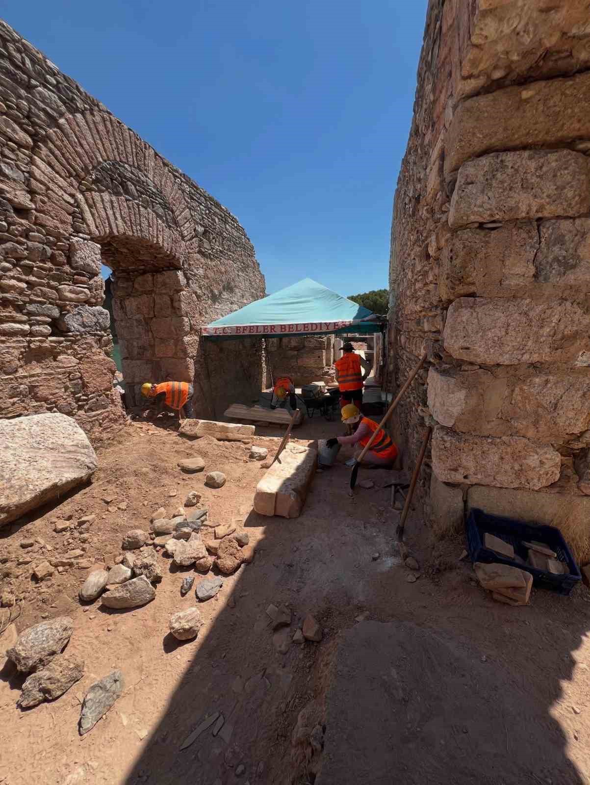 Tralleis’te çalışmalar mozaik havuzunda yoğunlaştırıldı 