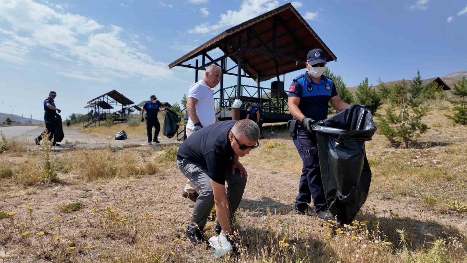 Büyükşehir Zabıta’dan Erciyes’te örnek temizlik ve farkındalık çalışması