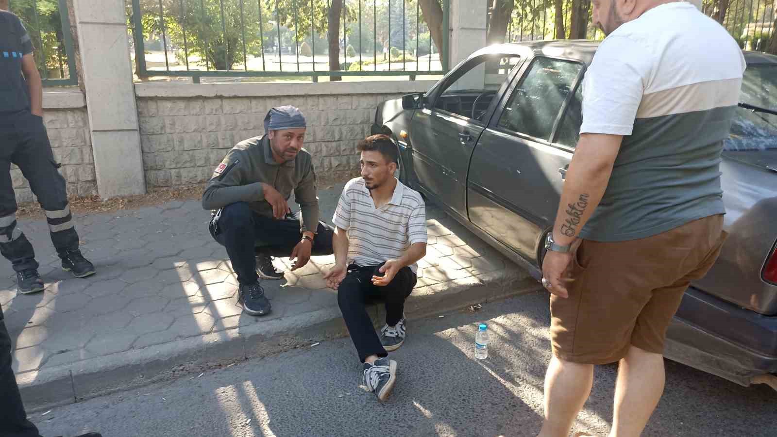 Kontrolden çıkan otomobil duvara çarparak durabildi, sürücüsü yaralandı