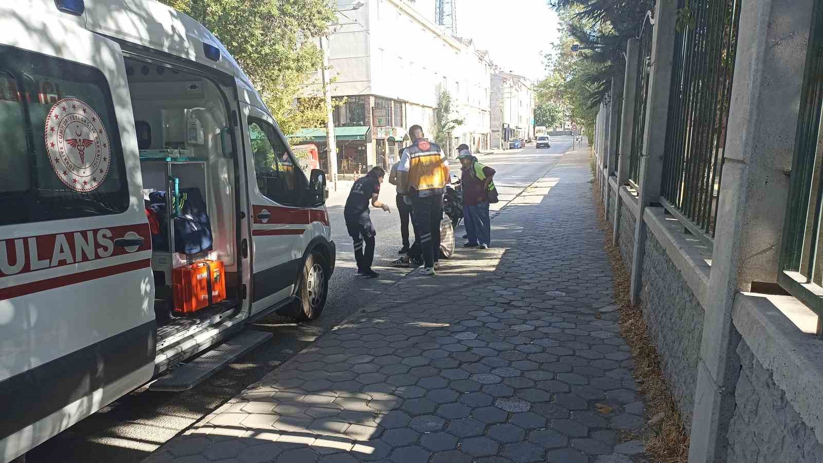 Kontrolden çıkan otomobil duvara çarparak durabildi, sürücüsü yaralandı