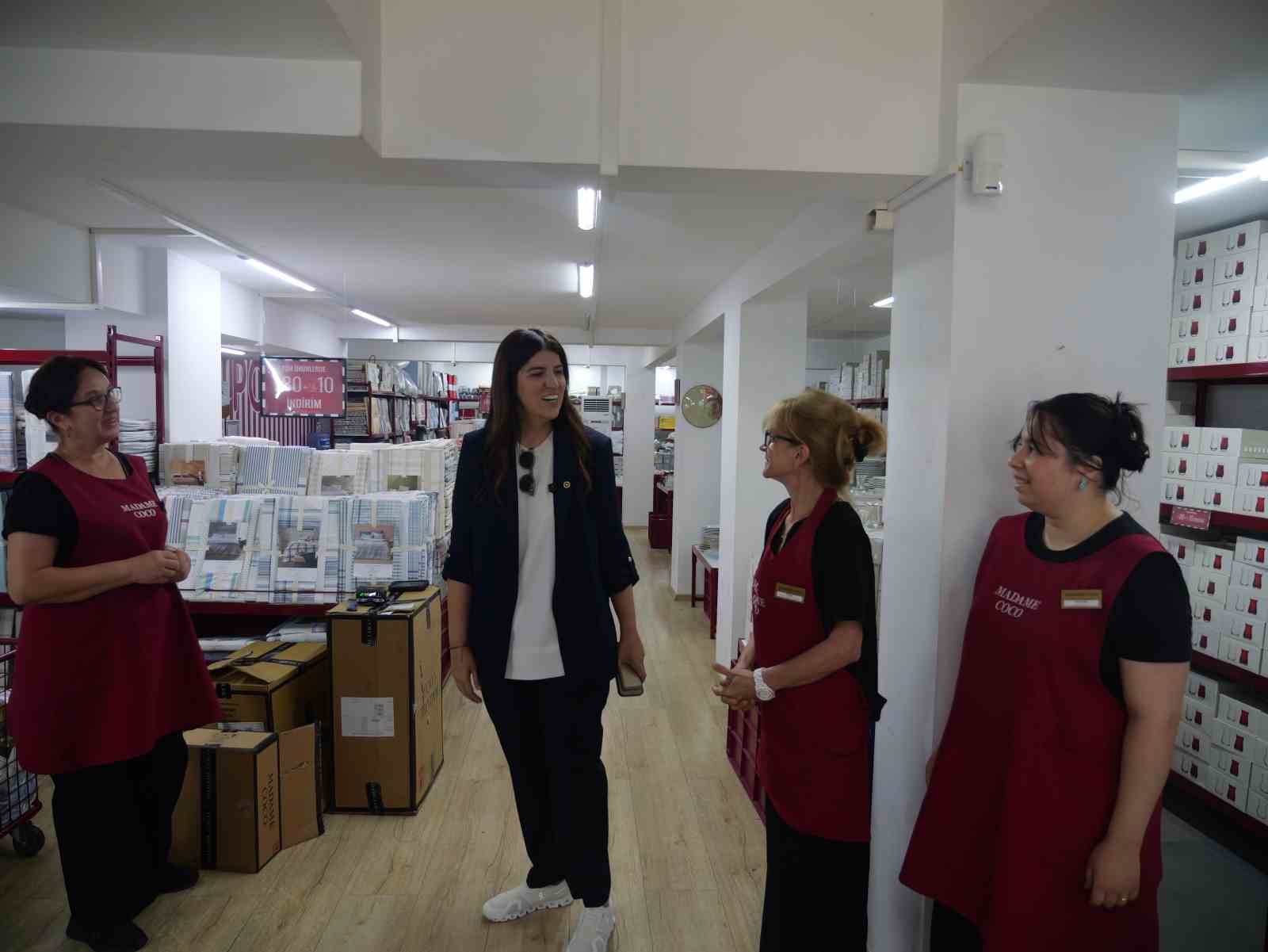 Derya Ayaydın Fatih&rsquo;te esnaf ve vatandaşlarla buluştu
