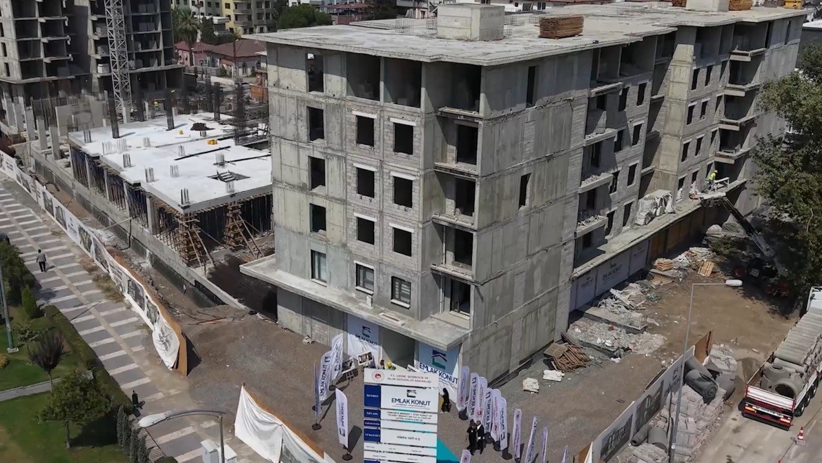 Osmaniye’de rezerv alanda binalar yükseliyor