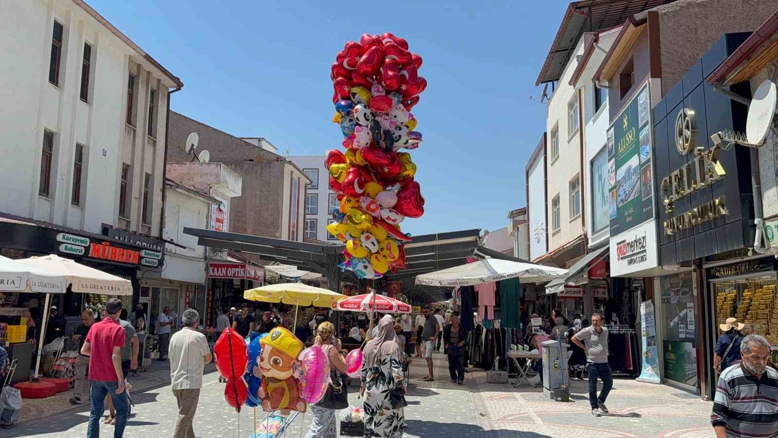 Bu ilçede 45 bin olan nüfus yazın 200 binlere çıkıyor