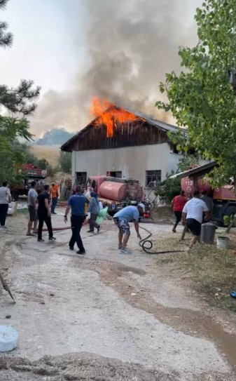 Eğirdir&rsquo;de trafodaki tellere temas eden sincap, 1 depo ile 2 d&ouml;n&uuml;ml&uuml;k araziyi k&uuml;le &ccedil;evirdi
