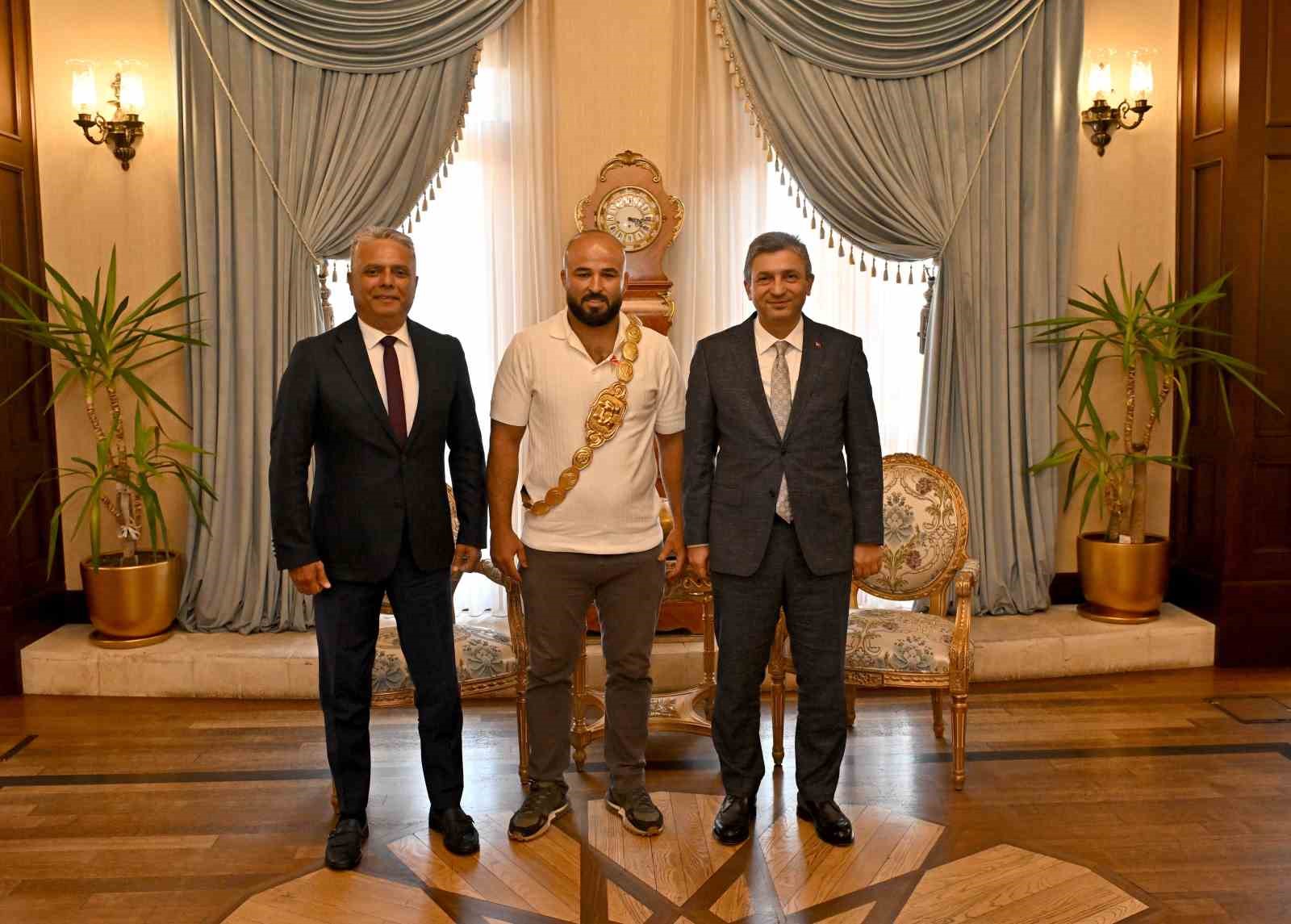 Vali Şahin, Kırkpınar başpehlivanını ağırladı