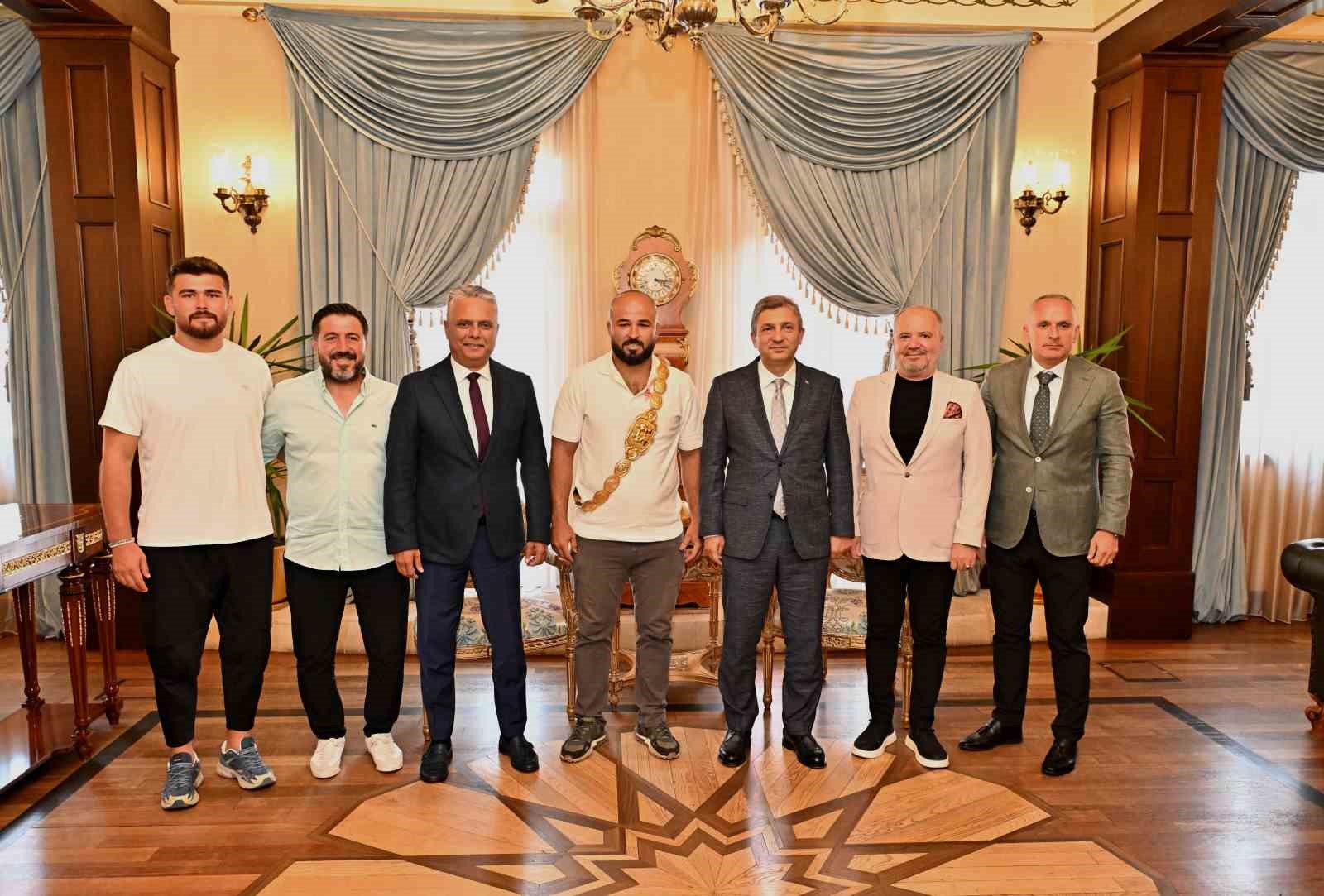 Vali Şahin, Kırkpınar başpehlivanını ağırladı
