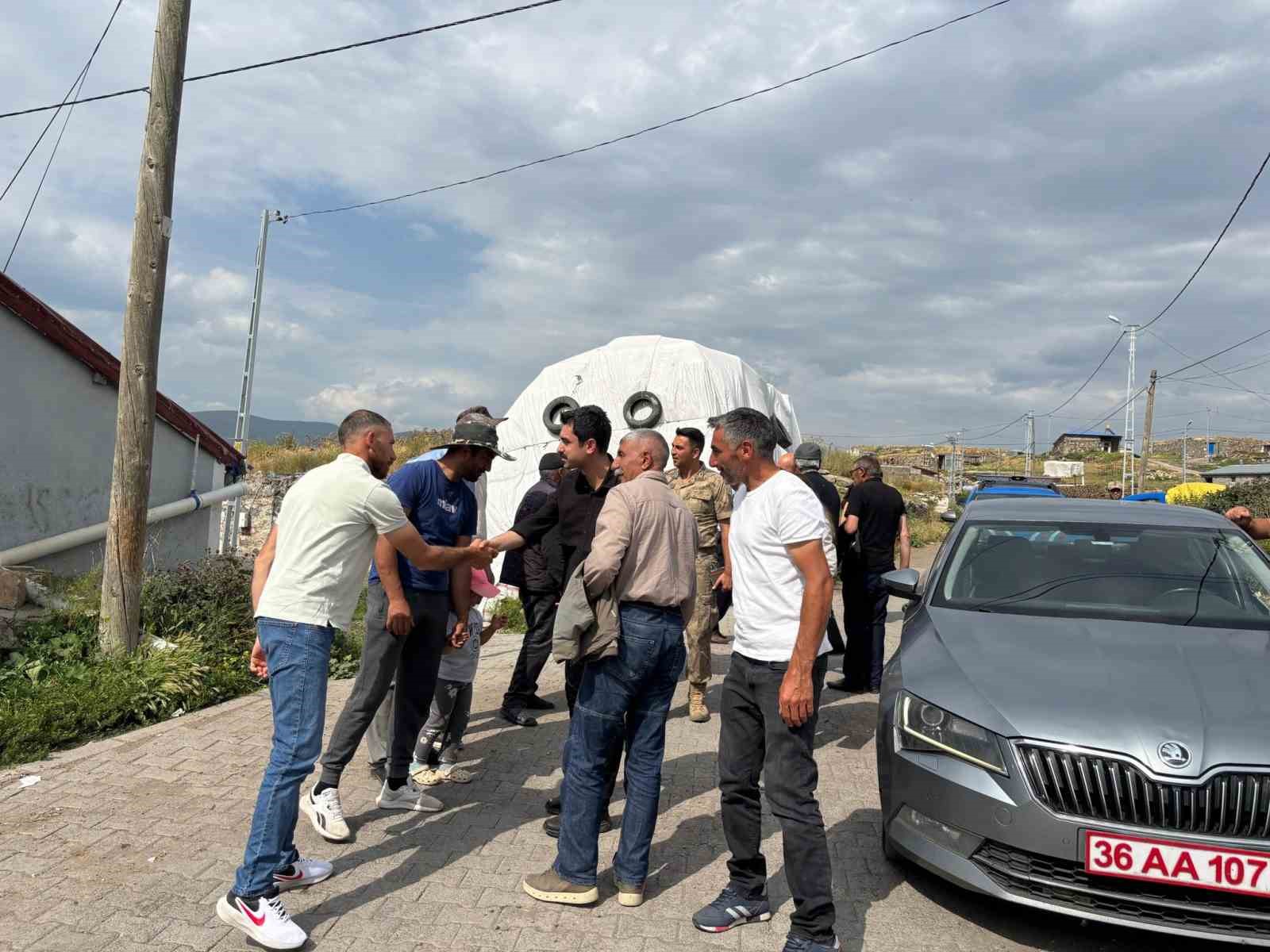 Susuz kaymakamı Tutal, kurum amirleriyle k&ouml;yleri dolaşıyor
