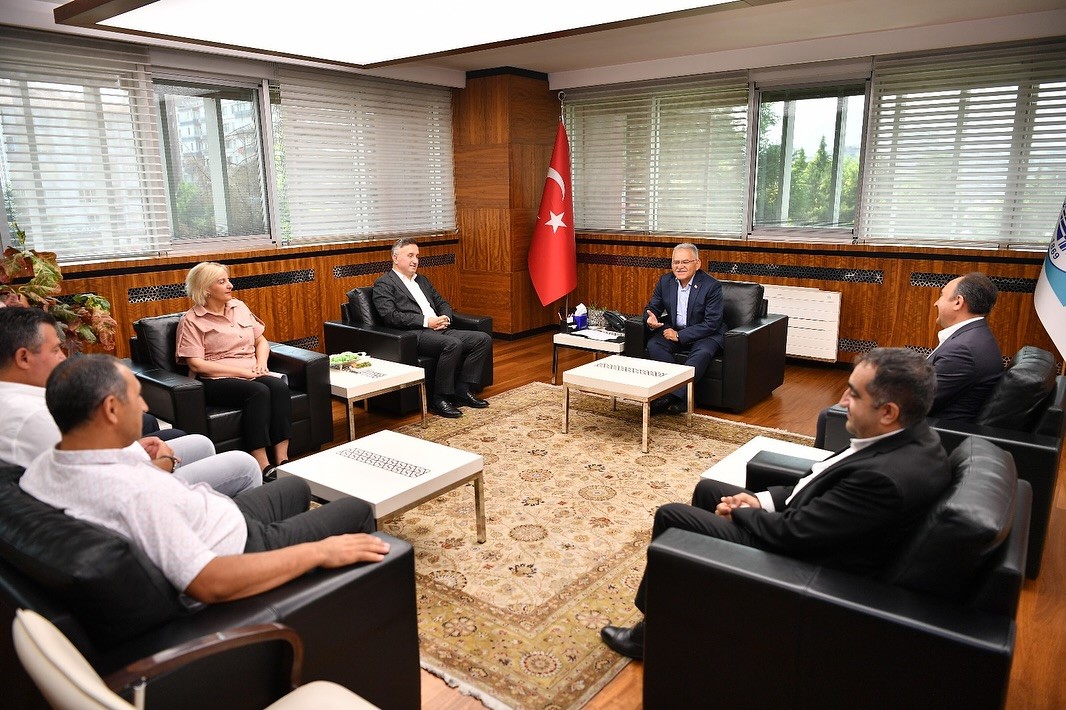 Eğitime g&uuml;&ccedil; veren Başkan B&uuml;y&uuml;kkılı&ccedil;&rsquo;a eğitim camiasından teşekk&uuml;r
