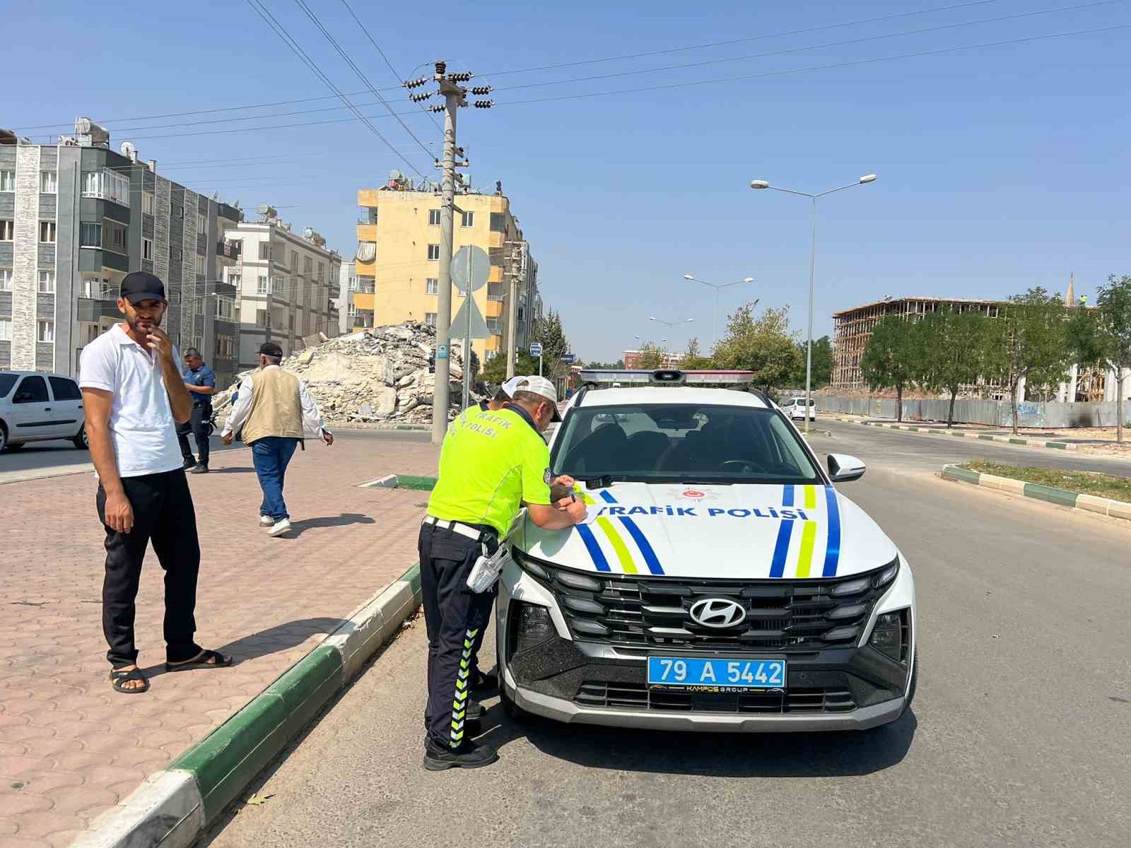 Kilis’te otomobil ile motosiklet çarpıştı: 2 yaralı
