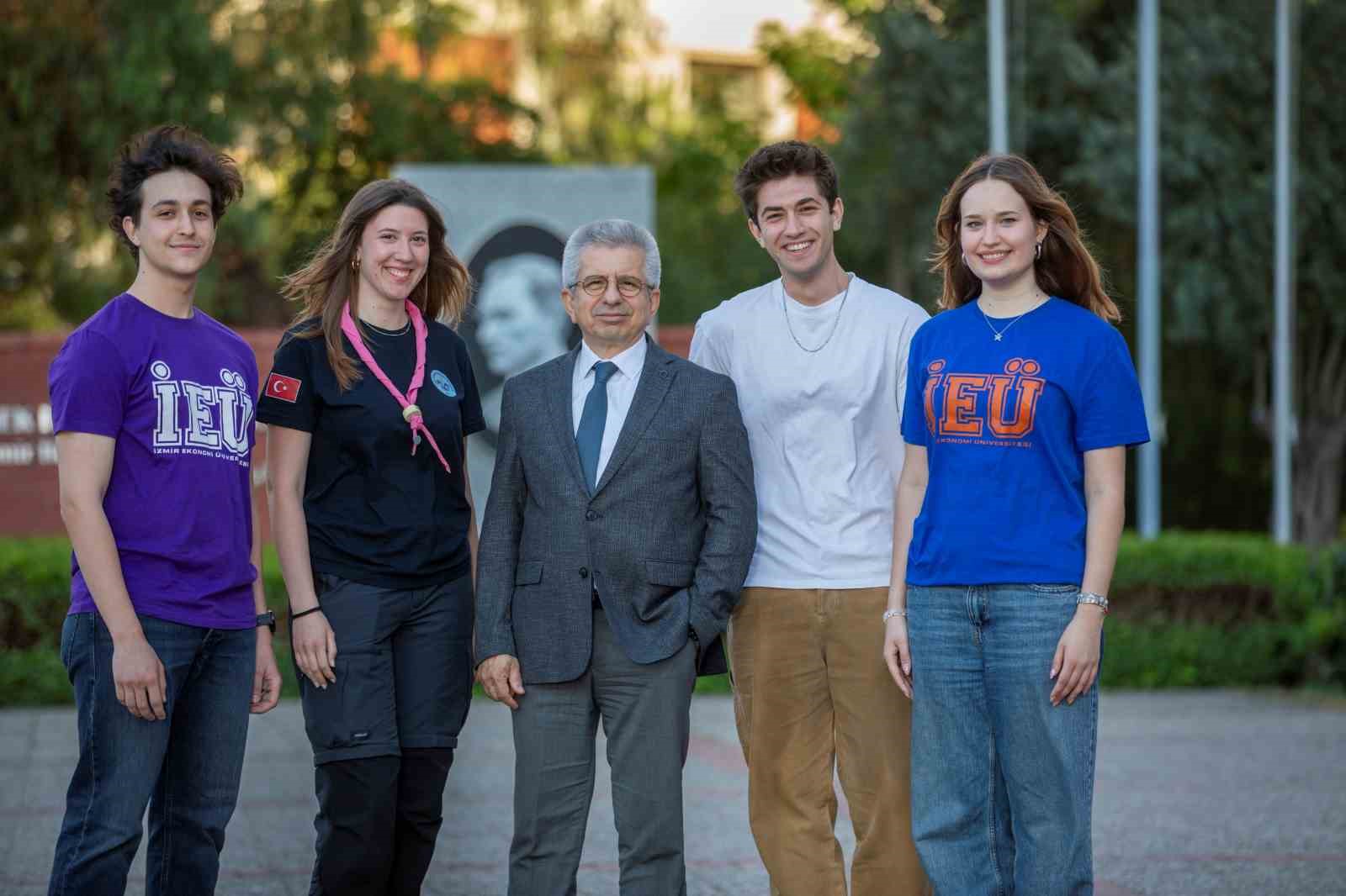 Mezunları, İzmir Ekonomi’yi unutmadı