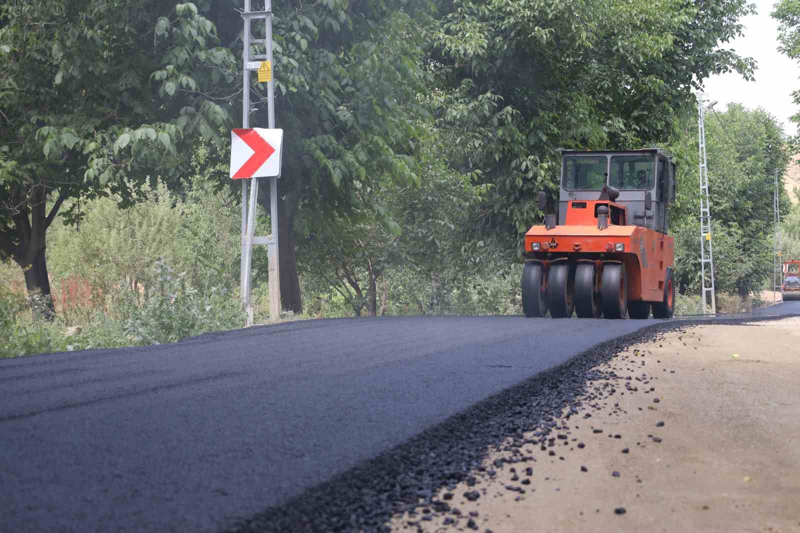 Çağlayan Mahallesi’nde doğalgazın ardından sıcak asfalt konforu