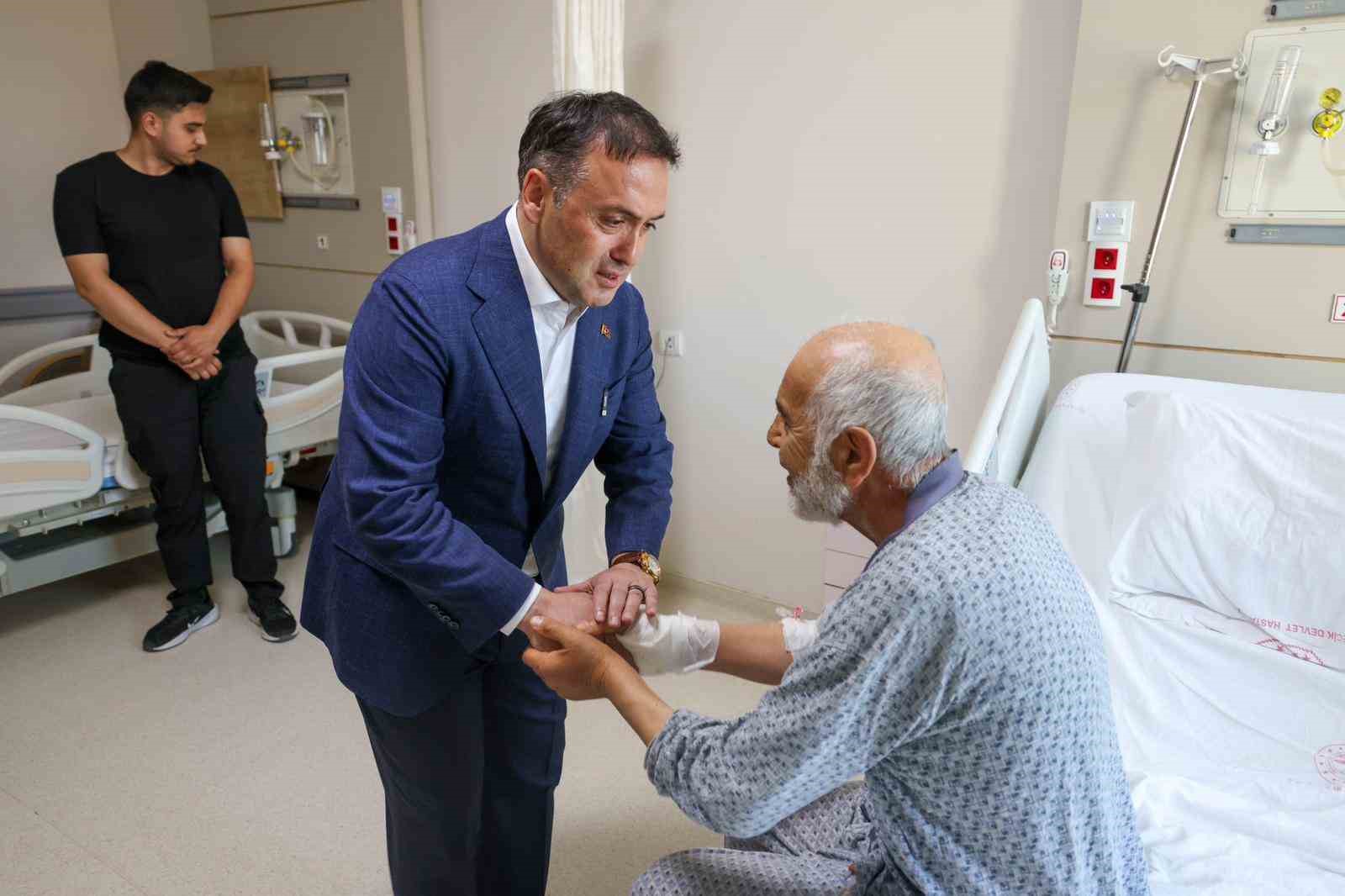 Vali S&ouml;zer&rsquo;den hastaneye moral ziyareti
