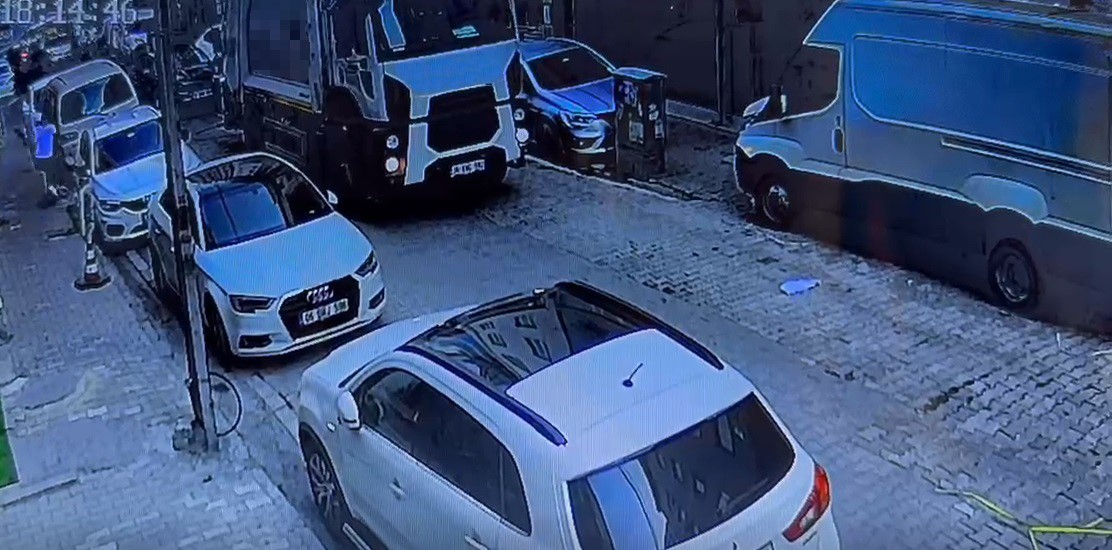 Esenyurt’ta çocuğa çöp kamyonunun çarpması sonucu öldüğü olayın yeni görüntüler ortaya çıktı