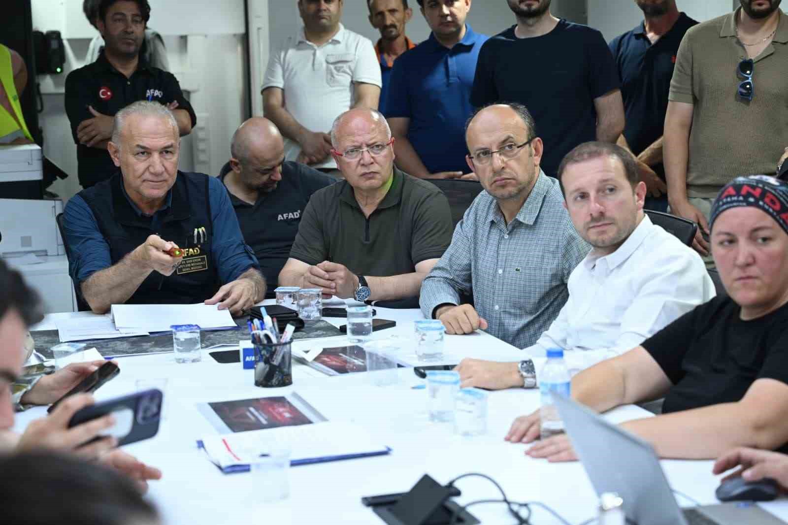 AK Parti&rsquo;den yangın b&ouml;lgelerine &ccedil;ıkarma
