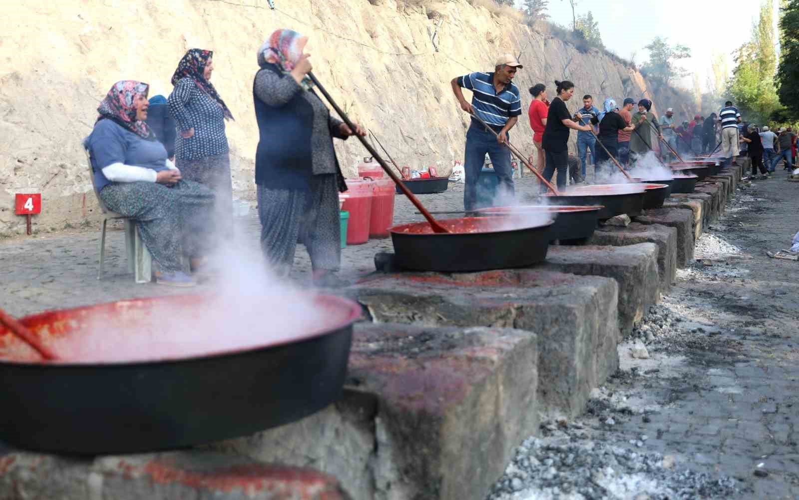 Melikgazi’de salçalar kaynamaya başlıyor