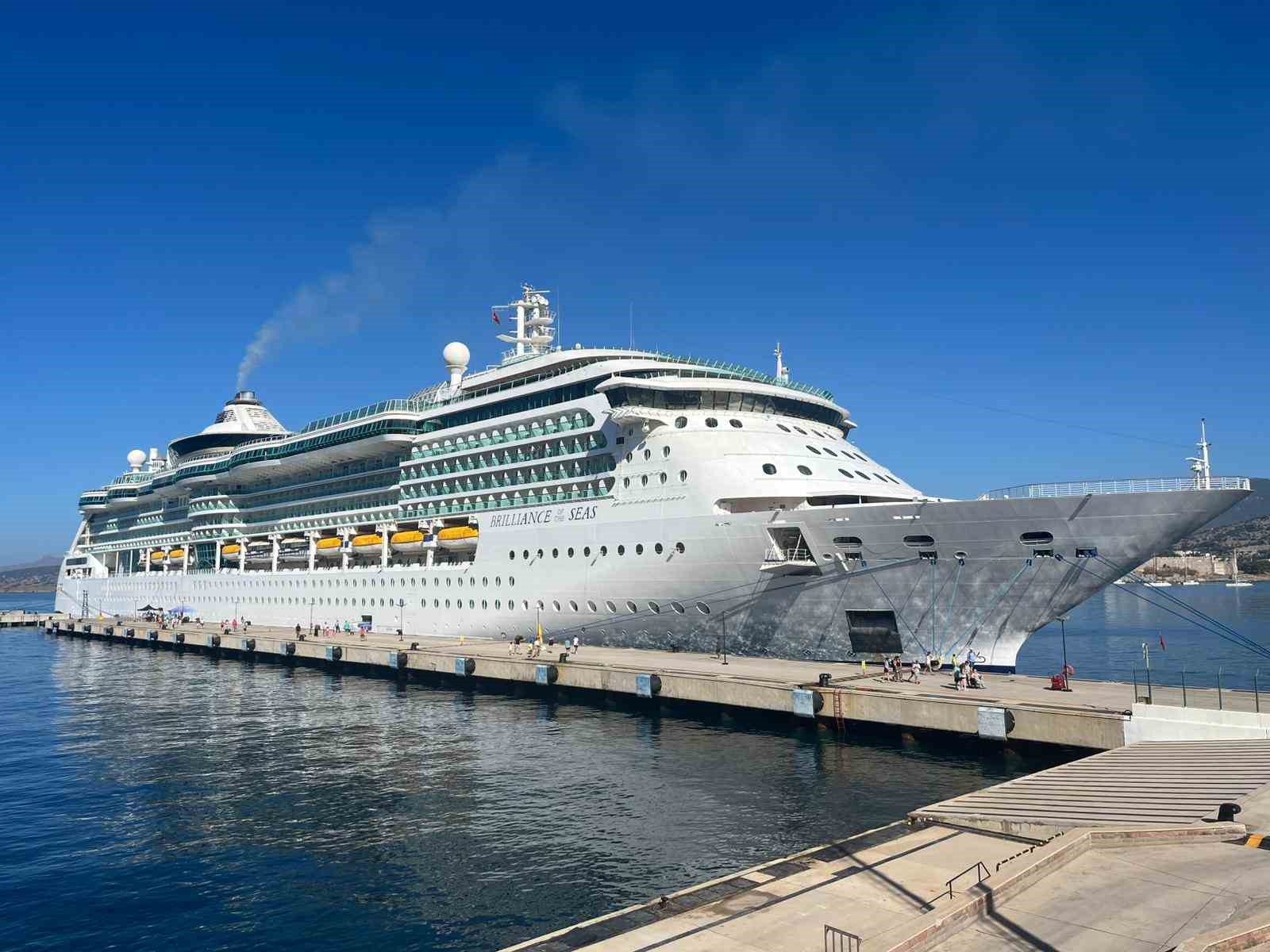 Bodrum&rsquo;a 2 bin 640 yolcuyla geldi
