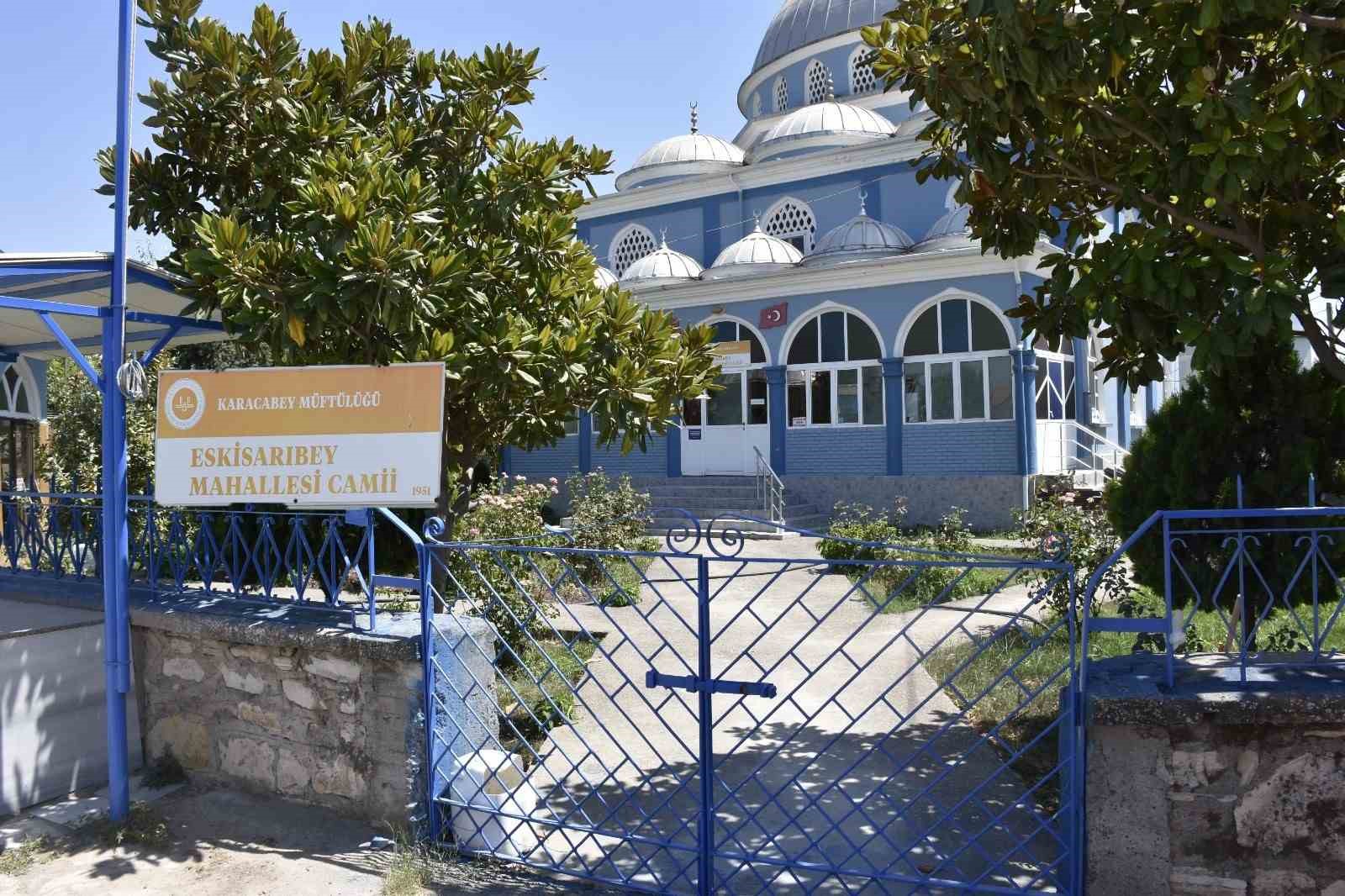 Belediye ekipleri, boya-badana ve tadilat hizmetiyle y&uuml;zleri g&uuml;ld&uuml;rd&uuml;
