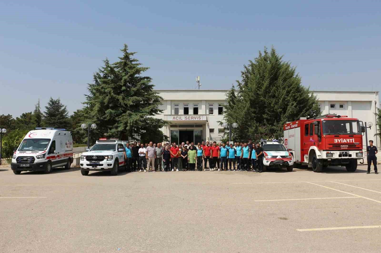 Elazığ&rsquo;da sağlık&ccedil;ılara yangın tatbikatı ger&ccedil;ekleştirildi
