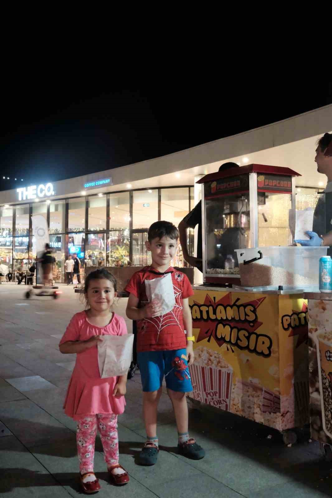 Milli İrade Meydanı&rsquo;nda sinema keyfi
