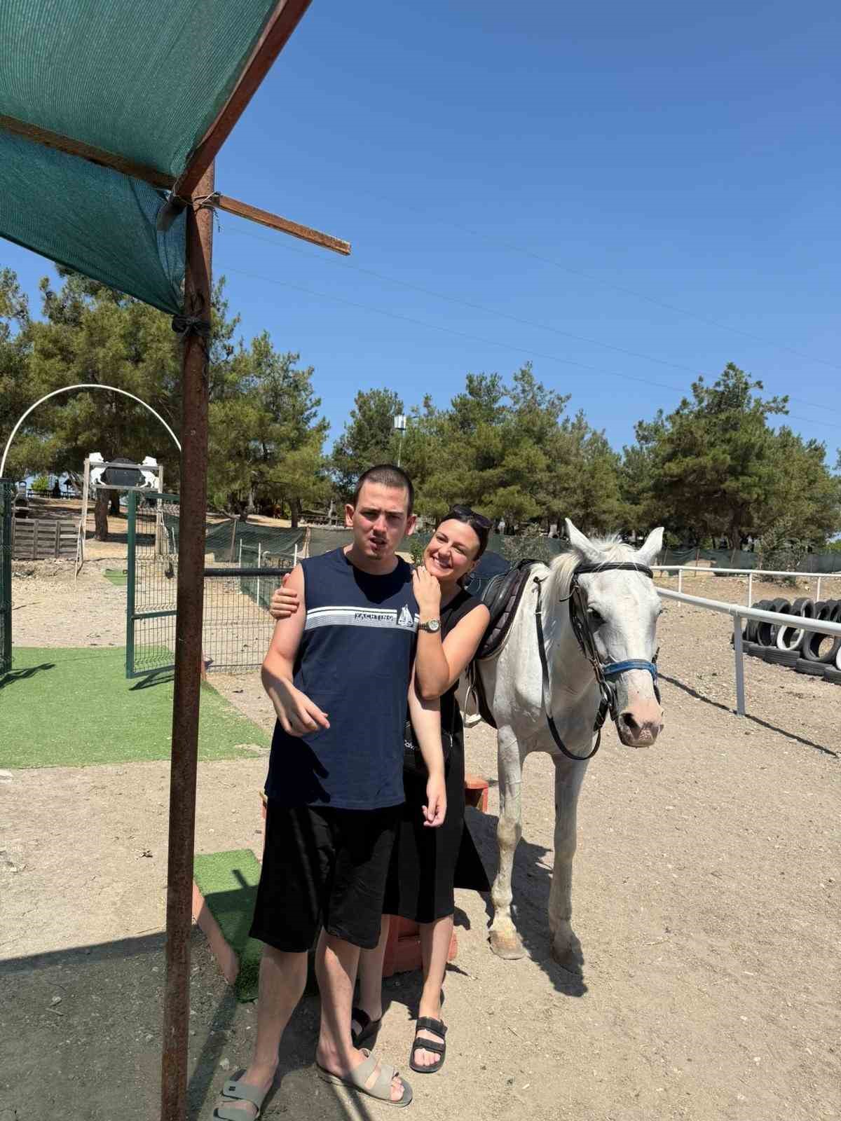 Özel bireyler ata bindi, gönüllerince eğlendi