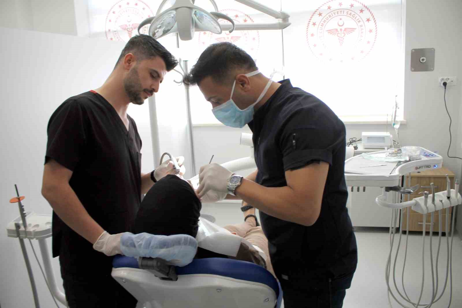 Midyat Ağız ve Diş Sağlığı Merkezi’nde 20 yaş dişleri cerrahi operasyonla alınıyor