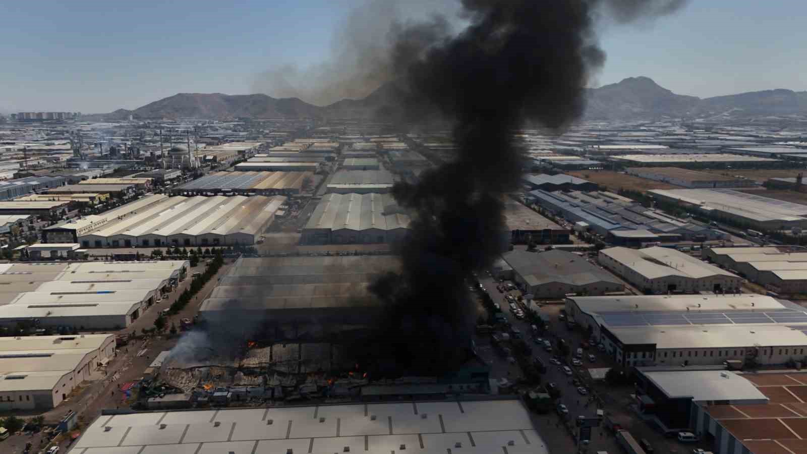 Kayseri OSB’deki yangın fabrikaya ’yangın sprink sistemi’ kurarken çıkmış