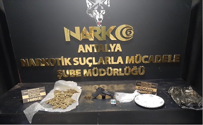 Antalya&rsquo;da son 1 haftada uyuşturucu operasyonlarında 22 kişi tutuklandı
