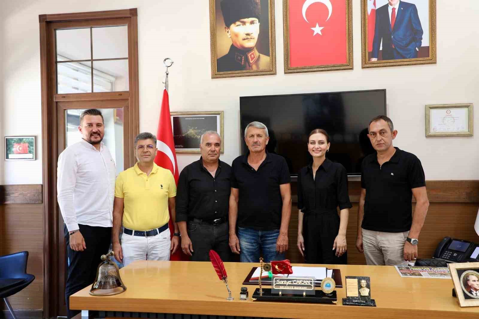 Antalyalılar Derneği, il&ccedil;elerde teşkilatlanıyor
