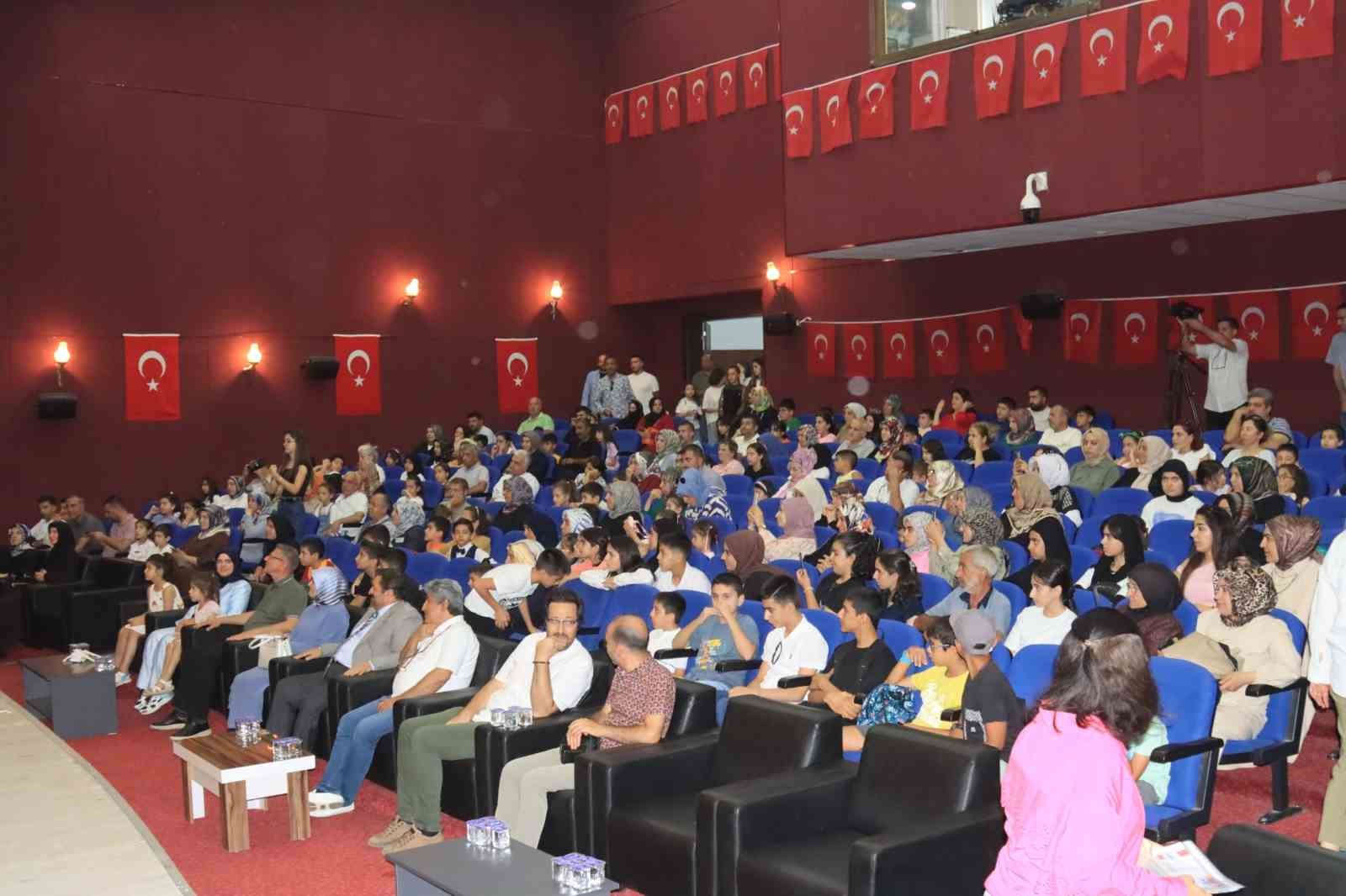 Elazığ Belediyesi yaz okulları mezunlarını verdi
