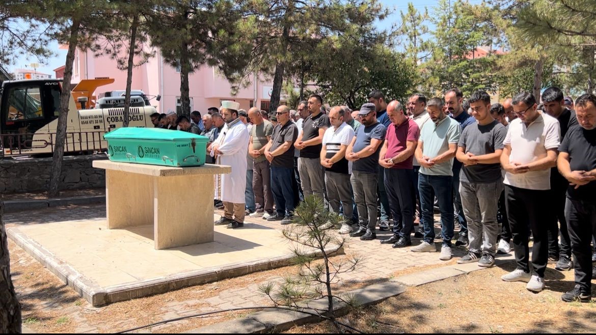 Ankara’da kazada hayatını kaybeden 15 yaşındaki kız son yolculuğuna uğurlandı